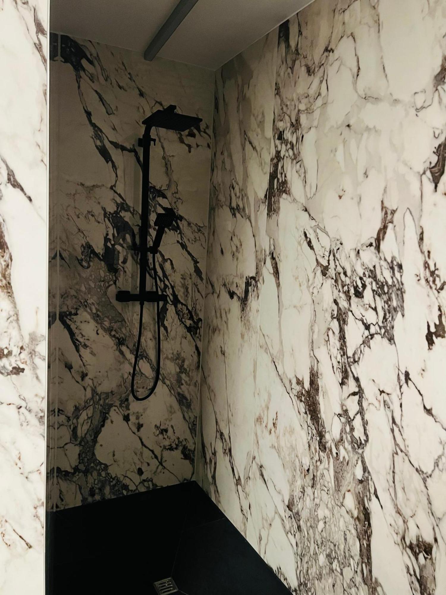 Zimmer & Appartements Am Schlossplatz Hohenems Pokój zdjęcie